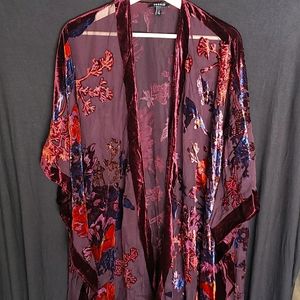 Gorgeous!!! Torrid Floral Velvet Burnout Kimono